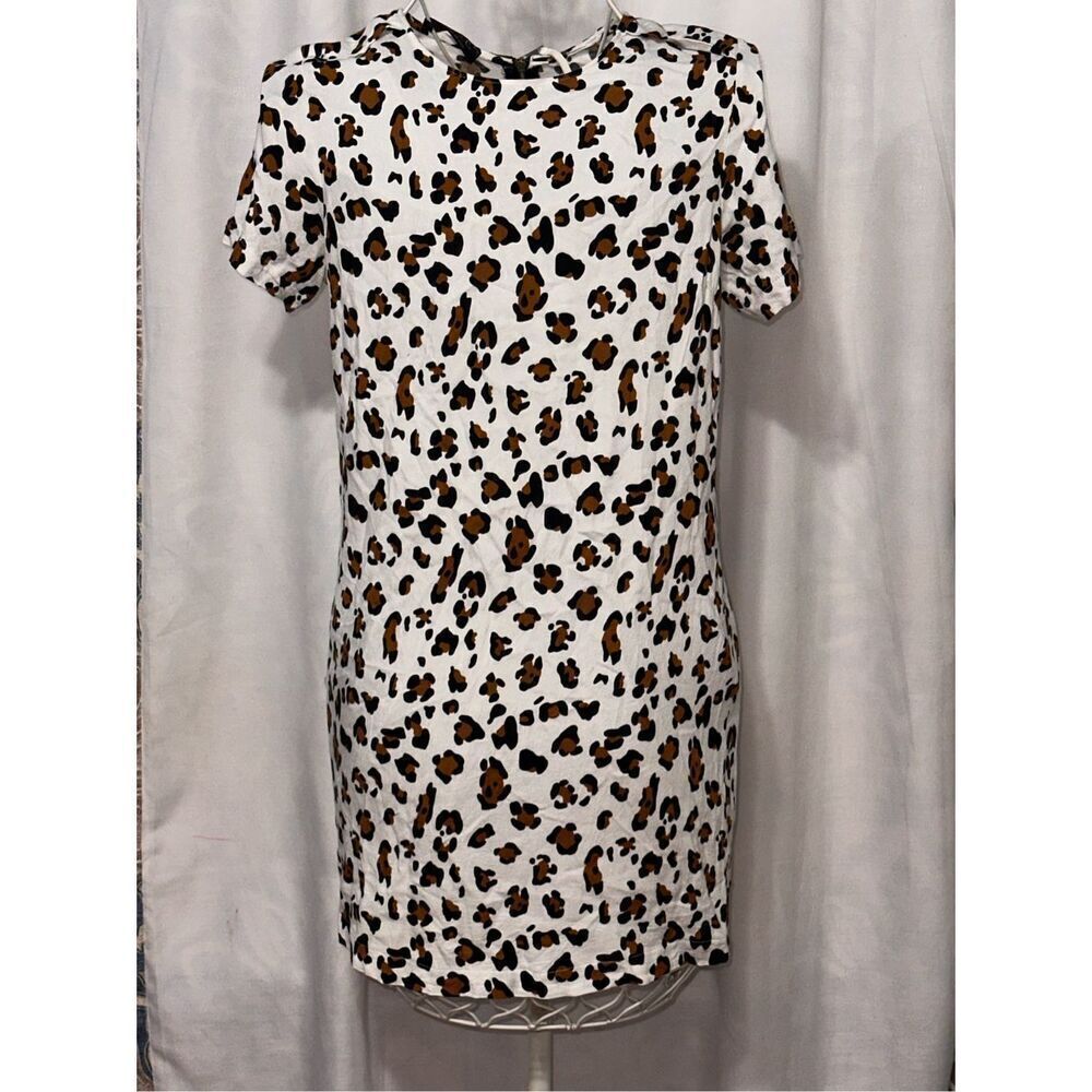 Beautiful women Renee C.‎ Tan Leopard print shift dress with zipper up the back
